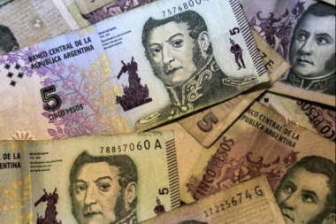 Que se quede un rato más: empresarios piden postergar la salida del billete de cinco "pé"