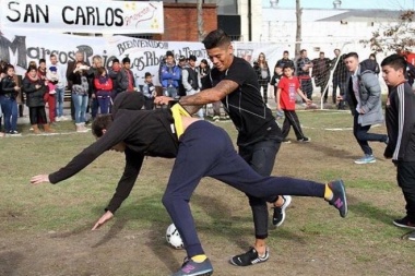 Garro saludó el regreso de Marcos Rojo al fútbol platense y le pasó factura por el día en que casi le hace tibia y peroné