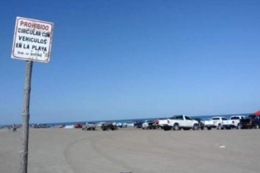 En Necochea le cobran $ 360 por día al que baja a la playa con 4x4