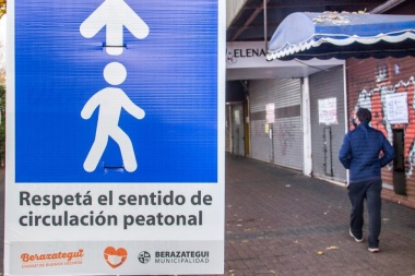 Todos y todas para allá o para acá: un municipio implementa la mano única de circulación en veredas