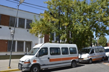 Le bajan 50% las tasas municipales a taxis, remises y transportes escolares