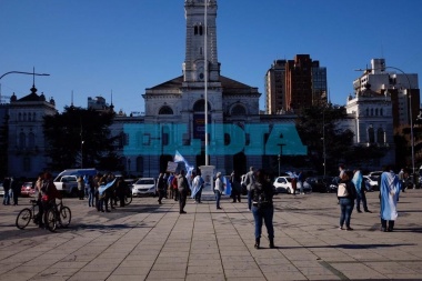 Tomala vos, damelá a mi en La Plata vino escasa la hinchada del Covid