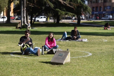 Los platenses, para sacarse el sombrero:  el festejo de Primavera fue con "cumplimiento y responsabilidad"