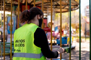 Sin sortija y con alcohol en gel para los caballitos: preparan el regreso de 11 calesitas en los barrios platenses