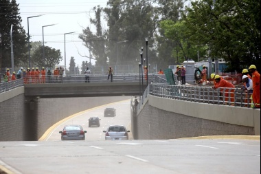 Rápido y Lujoso: ya se puede transitar hacia Tolosa por el paso a nivel de 1 y 532