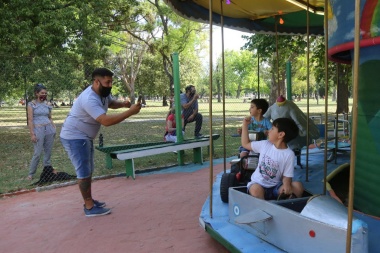 Chupate esta mandarina, Play Station: en La Plata los pibes hicieron cola para subirse otra vez a las calesitas