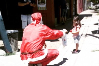 Papá Noel: esta tarde podés llevarle la cartita y algún juguete sano que ya no uses
