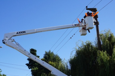 El viento no para, corta los cables y los de Edelap andan de un lado a otro como chorizo en fuente de loza