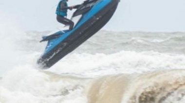 Escándalo en las redes por dos motos de agua oficiales para diversión de los hijos de un comisario en Cariló