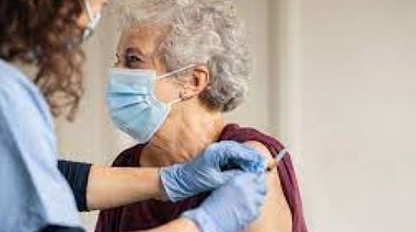 Metanlé nomás: los mayores de 70 se podrán vacunar sin estar anotados