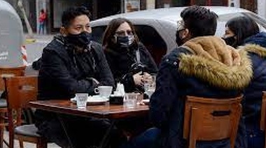 Abrigaditos: gastronomía hasta las 23 en mesas afuera o adentro hasta cubrir el 30% de aforo