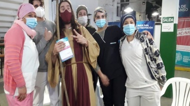 Después vacunarse, hizo declaraciones Jesús el de Lanús aunque confesó que es porteño