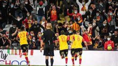 De a poco, pero a fines de septiembre volvería el público a las canchas