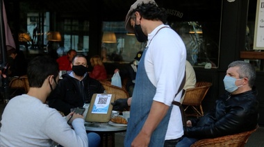 En La Plata es obligatorio el Pase Sanitario en eventos cerrados, dijo Garro y pidió compromiso del sector privado