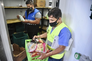 Clausuraron un supermercado chino donde adulteraban los vencimientos