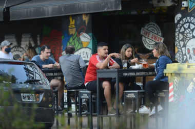 "Sillas al revés": la resistencia pacífica de los gastronómicos