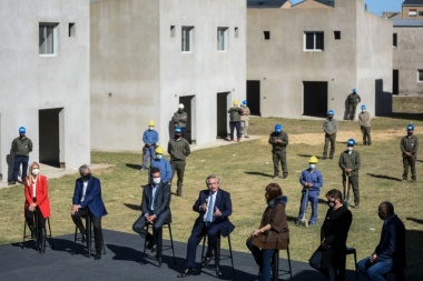 Desde Ensenada, se lanzó un plan para terminar 55 mil viviendas abandonadas en 2016