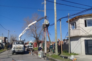 Hormigón puro: Edelap sigue colocando columnas grosas en puntos estratégicos del tendido eléctrico