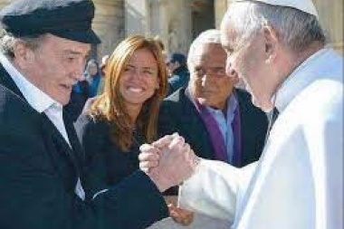 Honorio, el padre astrólogo de Victoria Tolosa Paz, predijo la pandemia en 2018 y dice que en 2022 "se abre la luz"