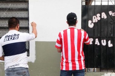 Dar ejemplo: convocados por la Muni, hinchas de Gimnasia y Estudiantes limpian espacios vandalizados