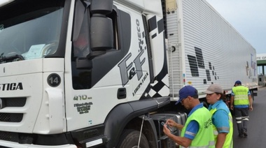 Controlan más de 100 vehículos por la campaña Viajá Seguro