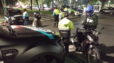 Secuestro y multa: la Muni platense sacó de circulación 25 motos que hacían ta, ta, ta, ta, ta, pum.