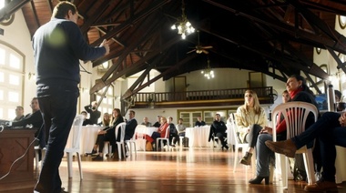 Garro le bajó línea a los delegados municipales y les adelantó obras por venir