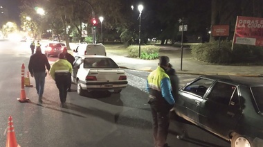 Flojitos de papeles: secuestraron 28 vehículos en operativo de tránsito en el Bosque y las plazas Matehu y Malvinas