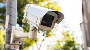 Revisan cámaras de seguridad para dar con el misterioso Paja Brava que ataca en el barrio San Carlos