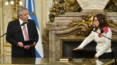 Asumió y agradeció a Cristina: revalorizar la moneda, entre los primeros objetivos de La Griega Batakis