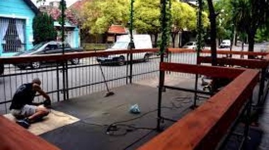 Anunciaron el fin de los decks de locales gastronómicos que ocupan la vía pública