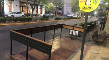 Estacioná donde puedas: los decks de los boliches se quedan hasta el año que viene