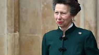 Los sapos se negaron a besarla: repudio por la visita de la "princesa" Ana a nuestras Islas Malvinas