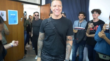 Al final, Fantino dio libremente su charla en la facultad de Periodismo