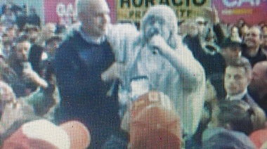 Durante el multitudinario acto en La Plata: Larreta hizo subir a La Estatua que cantó su "hit"