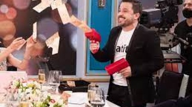 En Bendita TV: Tetaz fue calificado de "Paparulo" por su intento de imitar a Milei