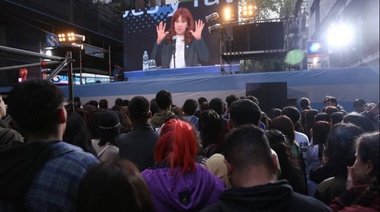 Entre la locura de Milei y la deuda brutal que dejó Macri: Cristina recordó que en sus gobiernos trabajar era progresar e instó a difundir la verdad