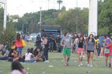 Garro cumplió lo anunciado en Ciudadanos: volvió el carnaval a Meridiano V, con guerra de espuma