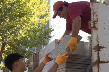 Sigue la entrega de baldosas por el plan Veredas a la Obra