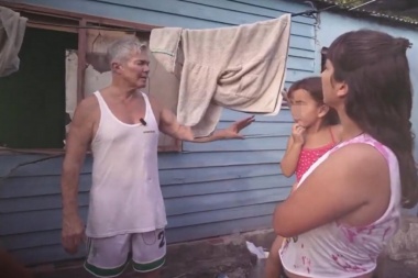 Burlando en camiseta: un spot por el que las redes estallaron hablando del candidato