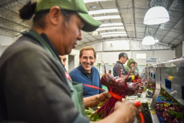 Garro en Abasto con industriales y frutihortícolas: "si les va bien a ellos nos va bien a todos"