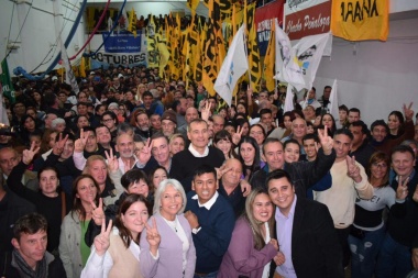 Escudero presentó a sus candidatos: "es hora de llegar al municipio para dejar atrás este abandono al que nos tiene acostumbrados el macrismo"