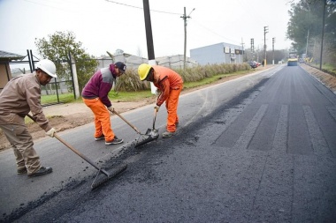 Correte que te asfaltan: avanza en La Plata el megaplan de asfalto en los barrios: 70 obras y más de 250 cuadras