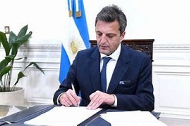 Massa usa la lapicera: las medidas para llevar alivio al bolsillo argentino picoteado por los caranchos de la inflación