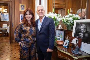 Ofelia, Néstor y recuerdos de su ciudad natal: Cristina recibió a Alak como nuevo intendente de La Plata