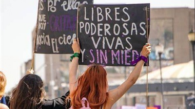 Salón de las Mujeres: Milei lo saca y las denigra, Kicillof lo pone y las reivindica