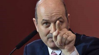 Sturzenegger decidido a convertir en Sociedad Anónima al club del que dice ser hincha