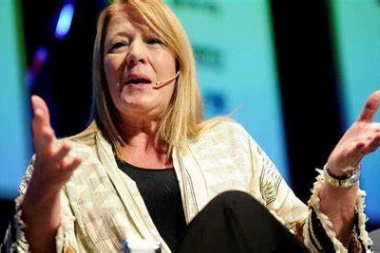 Flor marchita: insultaron en la calle a Margarita Stolbizer por votarle todo a Milei