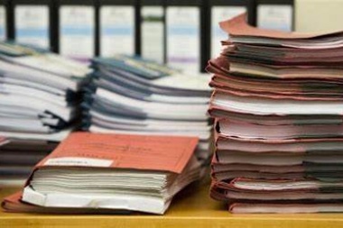 Pura maldad: por la renuncia de un funcionario el gobierno cajonea el pago de miles de indemnizaciones