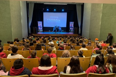 Más de 1.700 niños y niñas disfrutaron de las presentaciones de la “Liga de la Energía” junto a Edelap